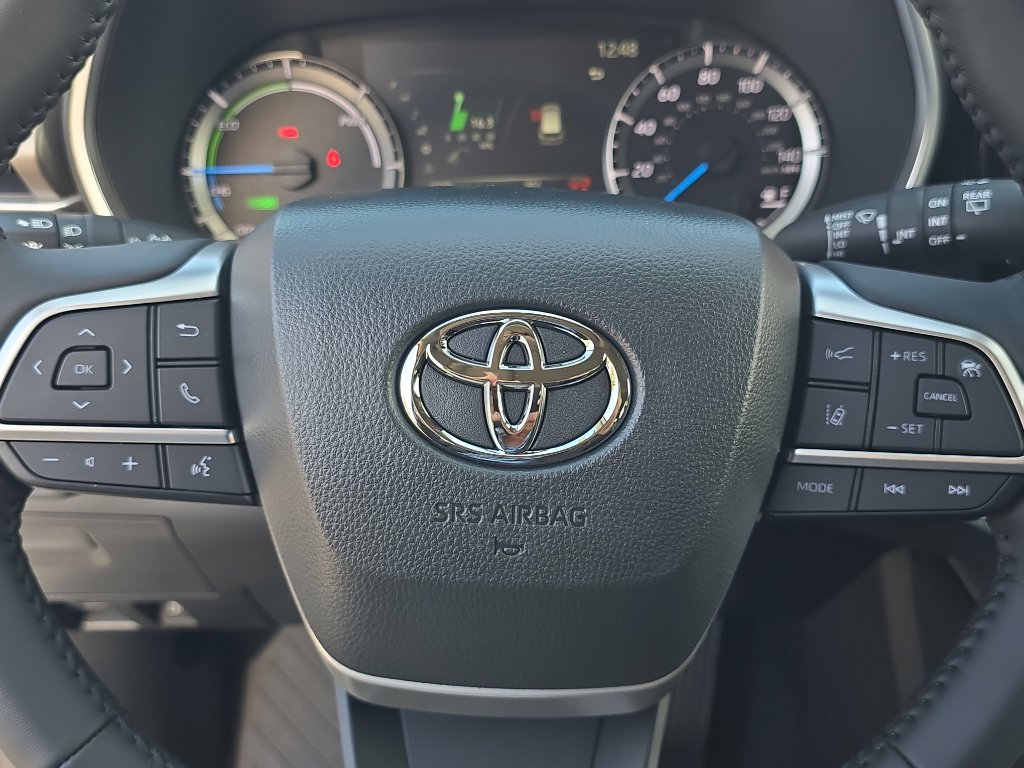 New 2025 Toyota Highlander XLE image 30