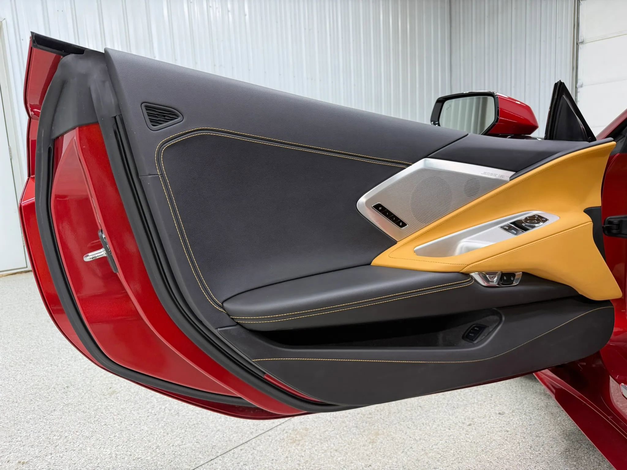 Used 2022 Chevrolet Corvette Stingray Preferred Cpe w/ Body-Color Dual Roof Package image 33