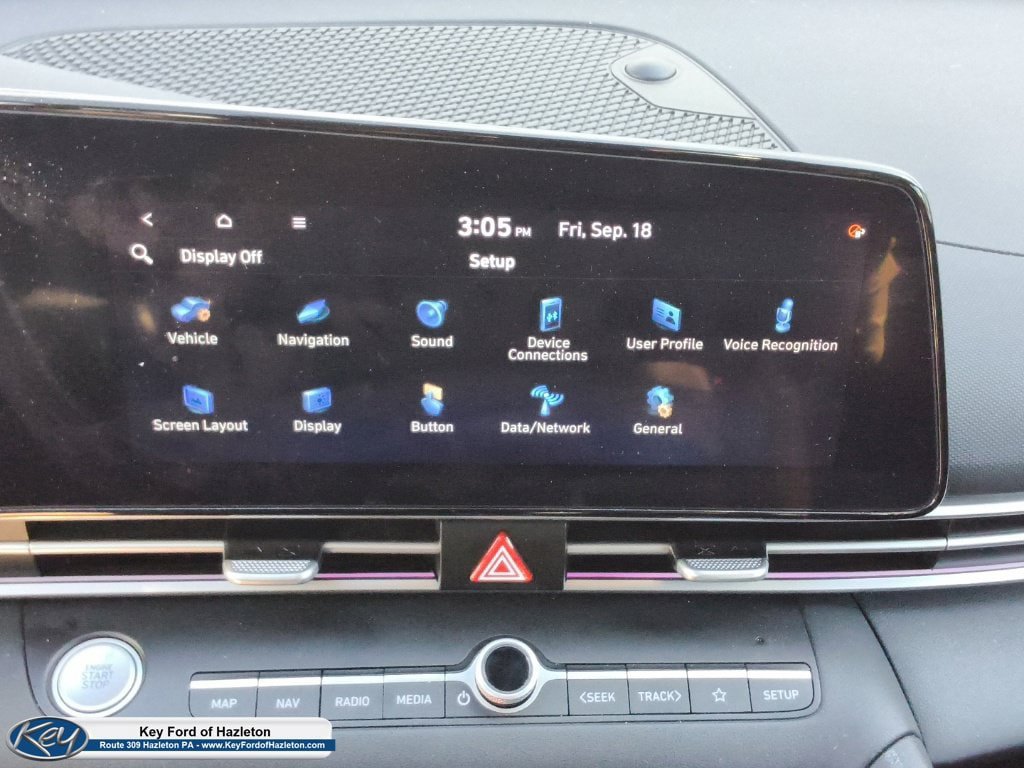 Used 2025 Hyundai Elantra SEL FWD image 28