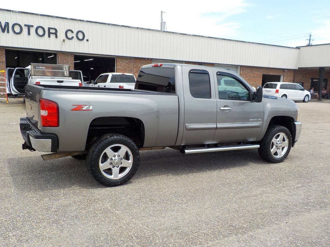 Used 2013 Chevrolet Silverado 2500 LT w/ Custom Sport Truck Package RWD image 6