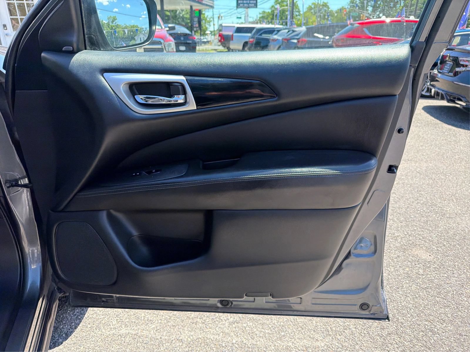 Used 2019 Nissan Pathfinder SV w/ SV Tech Package AWD/4WD image 22