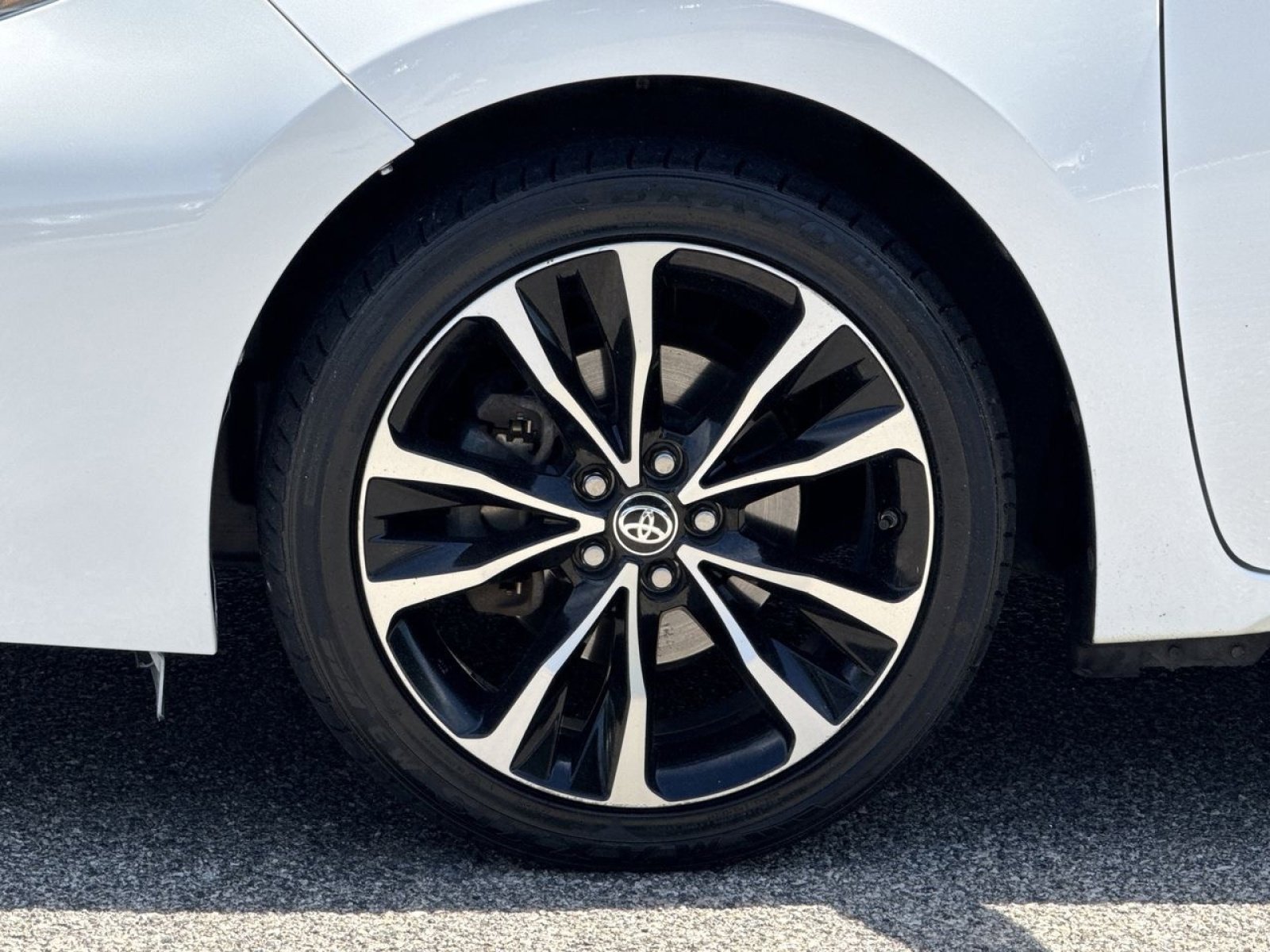 Used 2017 Toyota Corolla SE w/ SE Premium Package FWD image 10