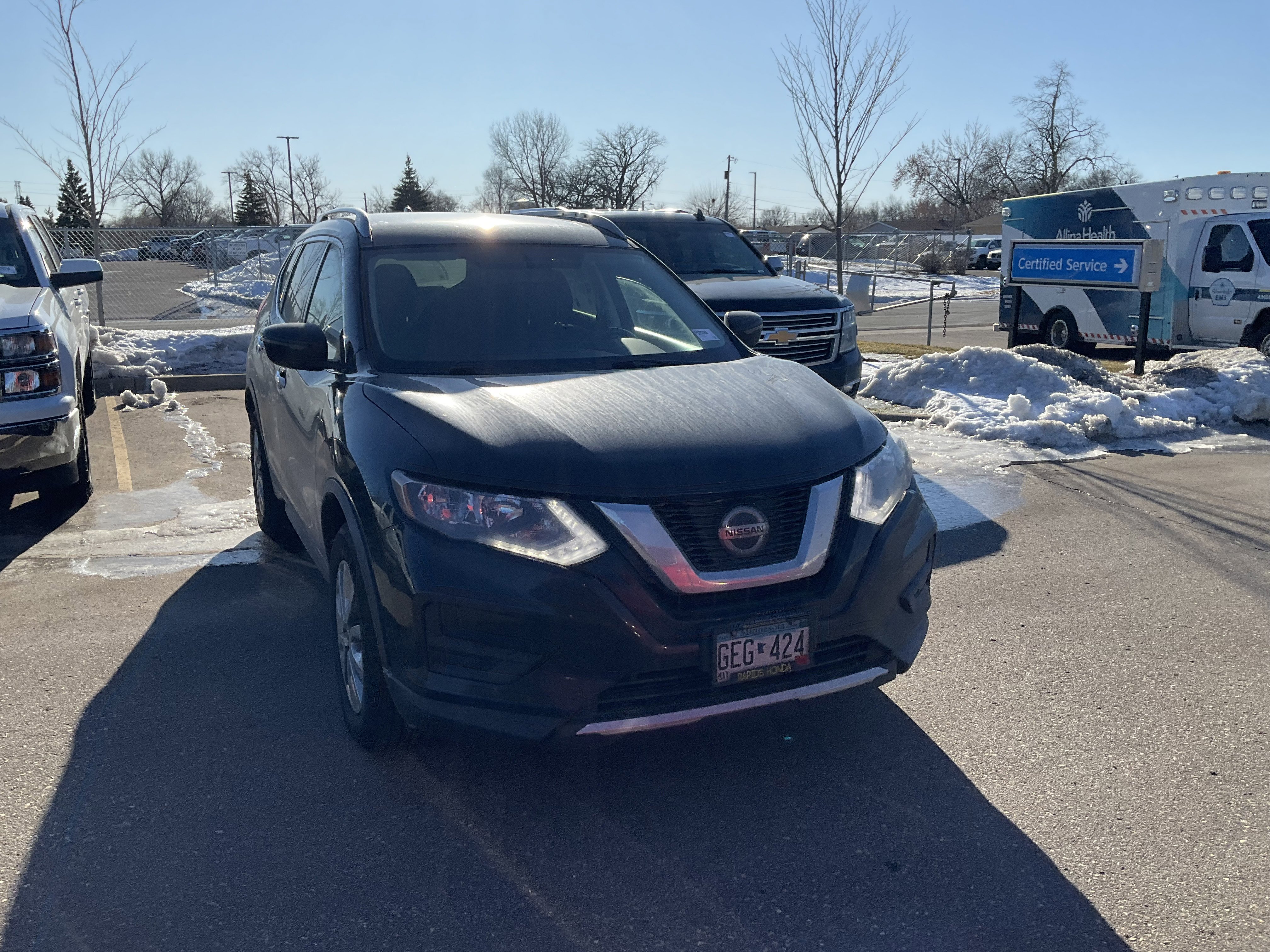 Used 2018 Nissan Rogue SV image 2