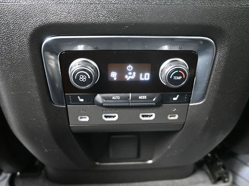 Used 2023 Chevrolet Tahoe Premier AWD/4WD image 34