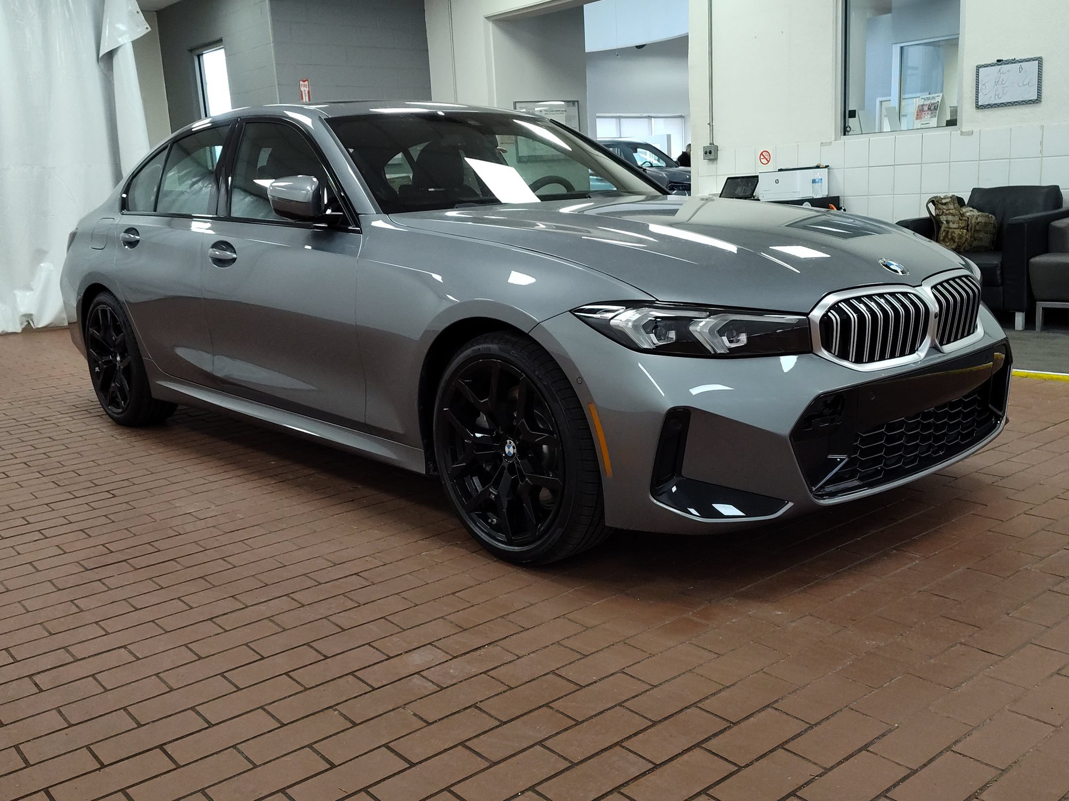 Used 2026 BMW 330i Sedan w/ M Sport Package RWD image 6