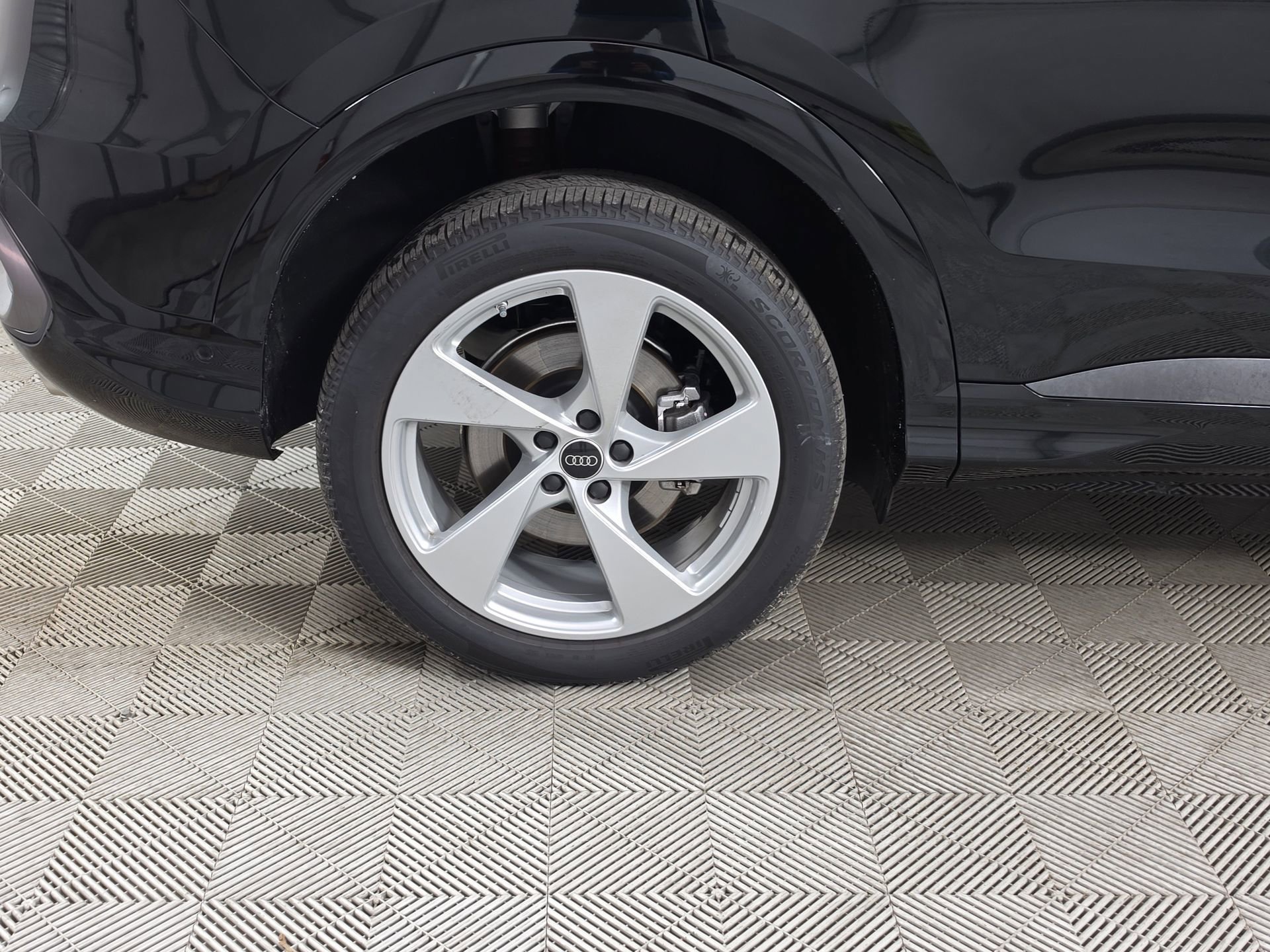 Certified 2025 Audi Q5 Premium Plus AWD/4WD image 9