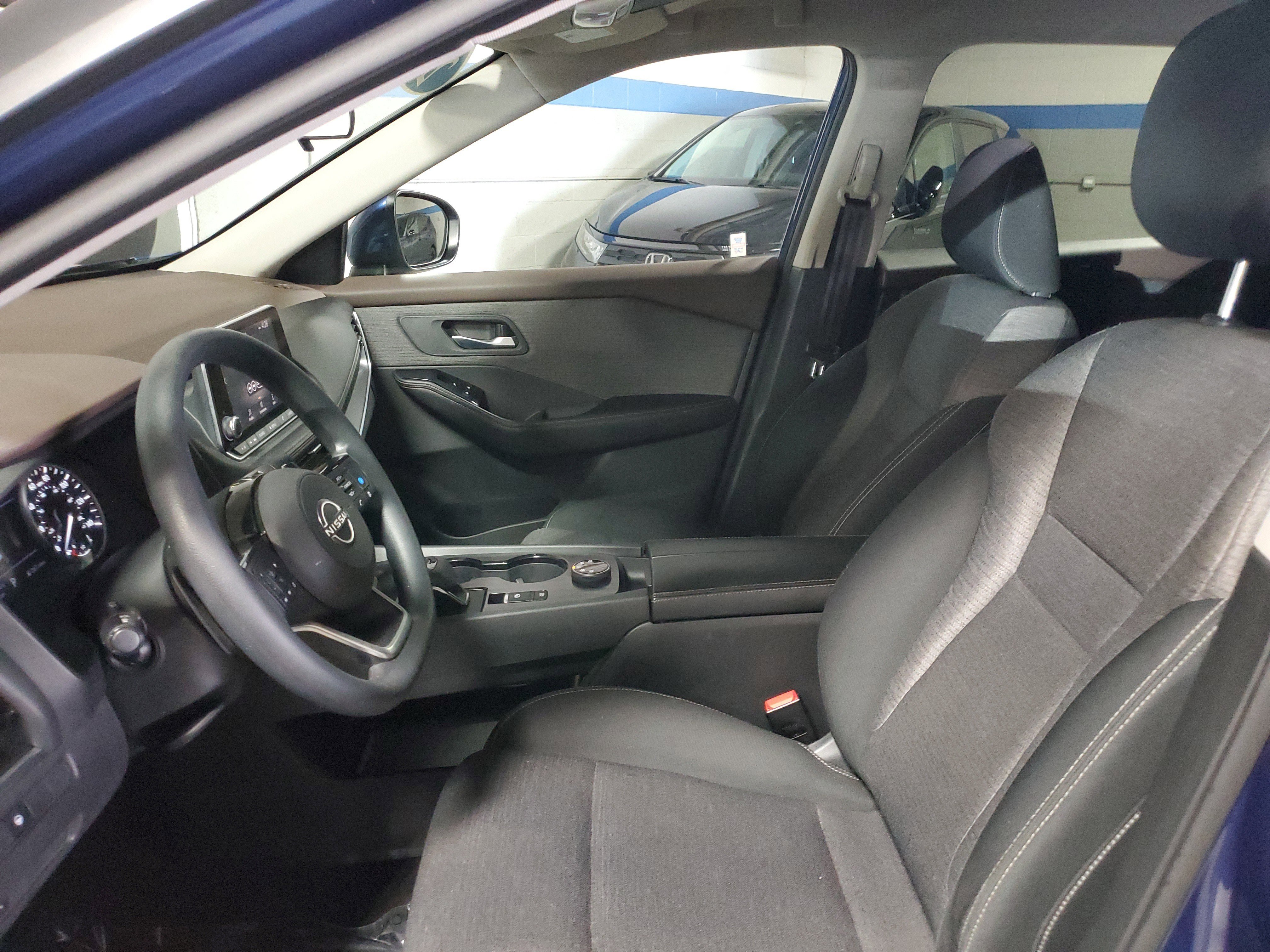 Used 2022 Nissan Rogue SV AWD/4WD image 17