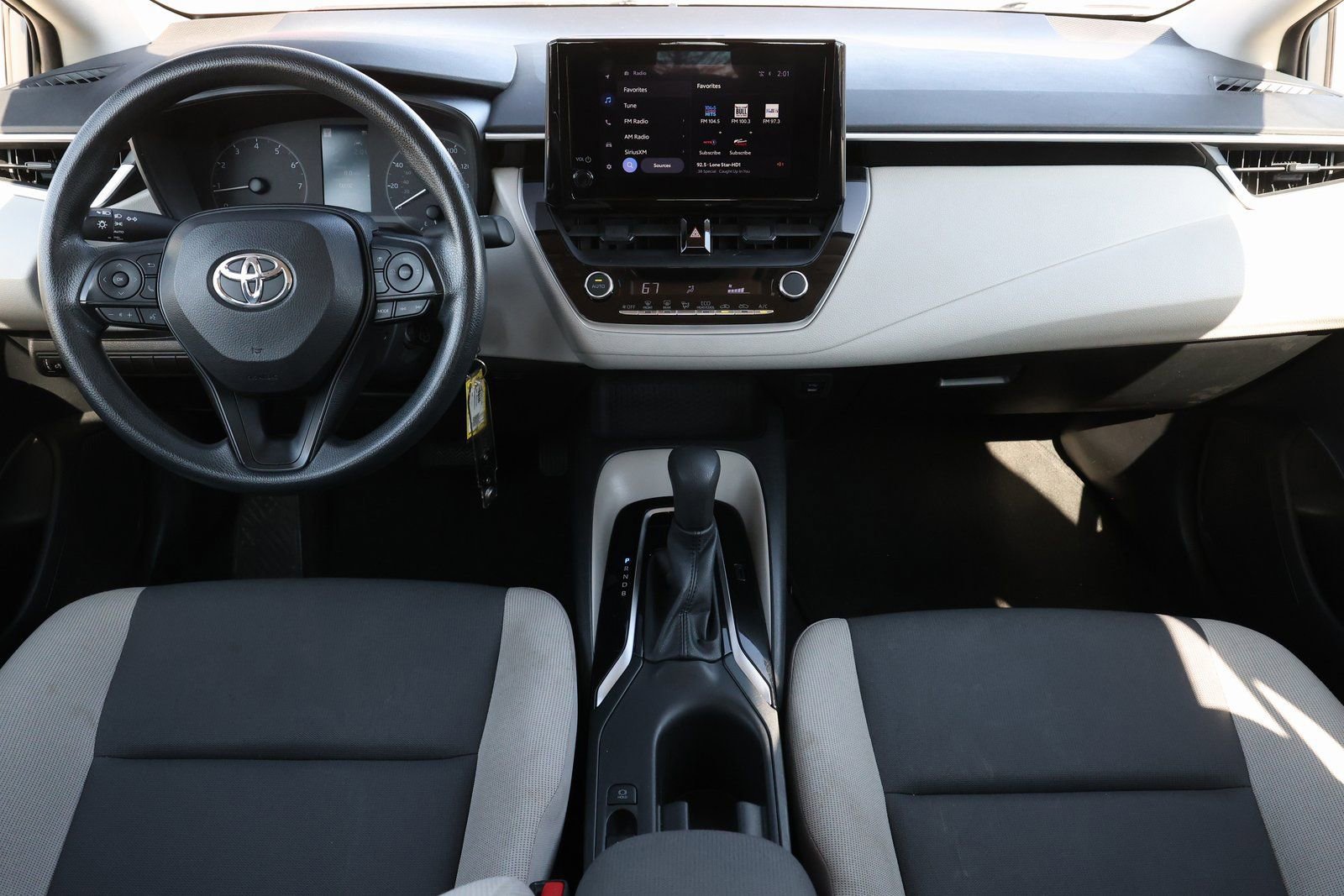 Used 2023 Toyota Corolla LE image 2