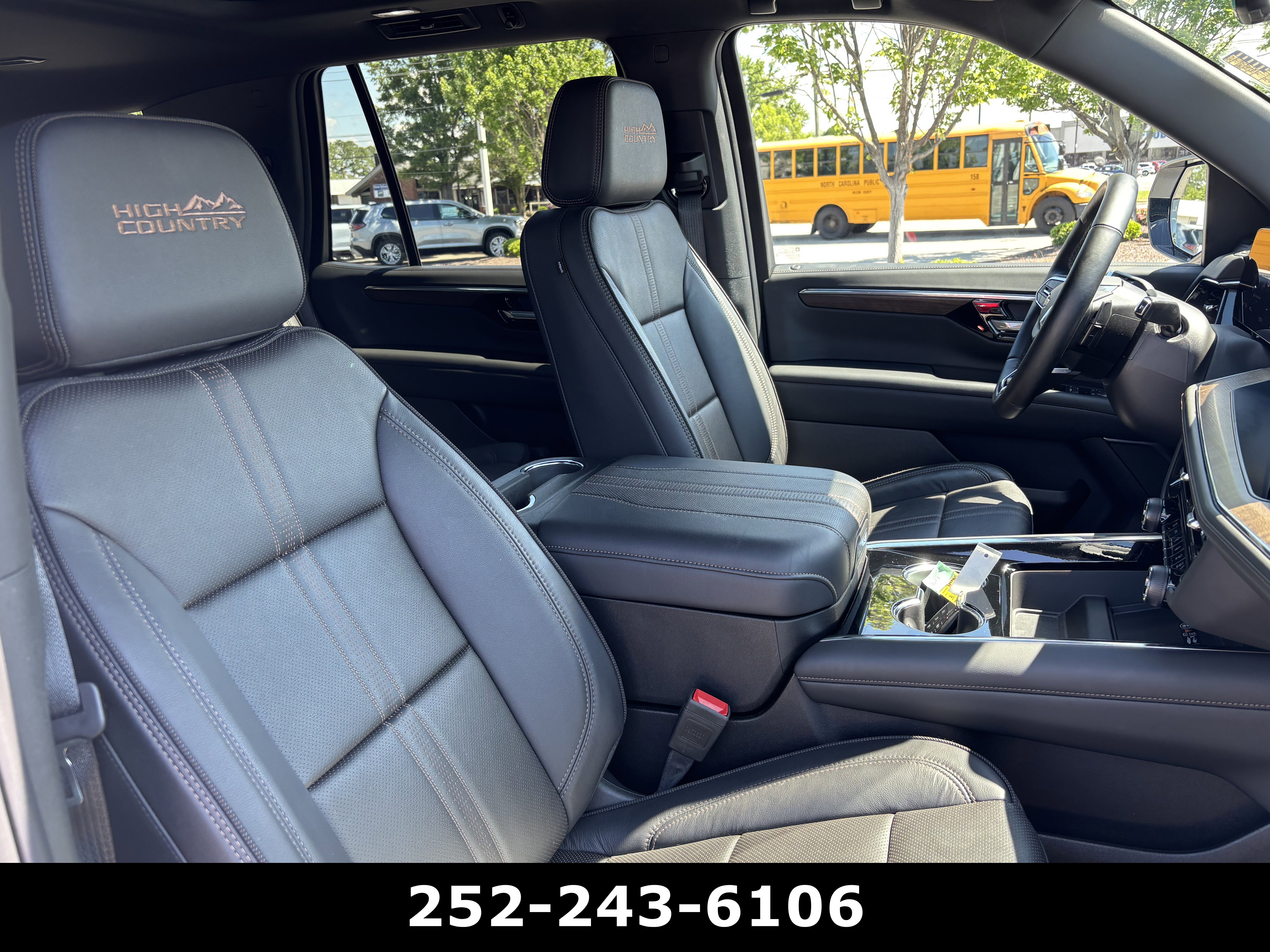 Used 2025 Chevrolet Tahoe High Country AWD/4WD image 17