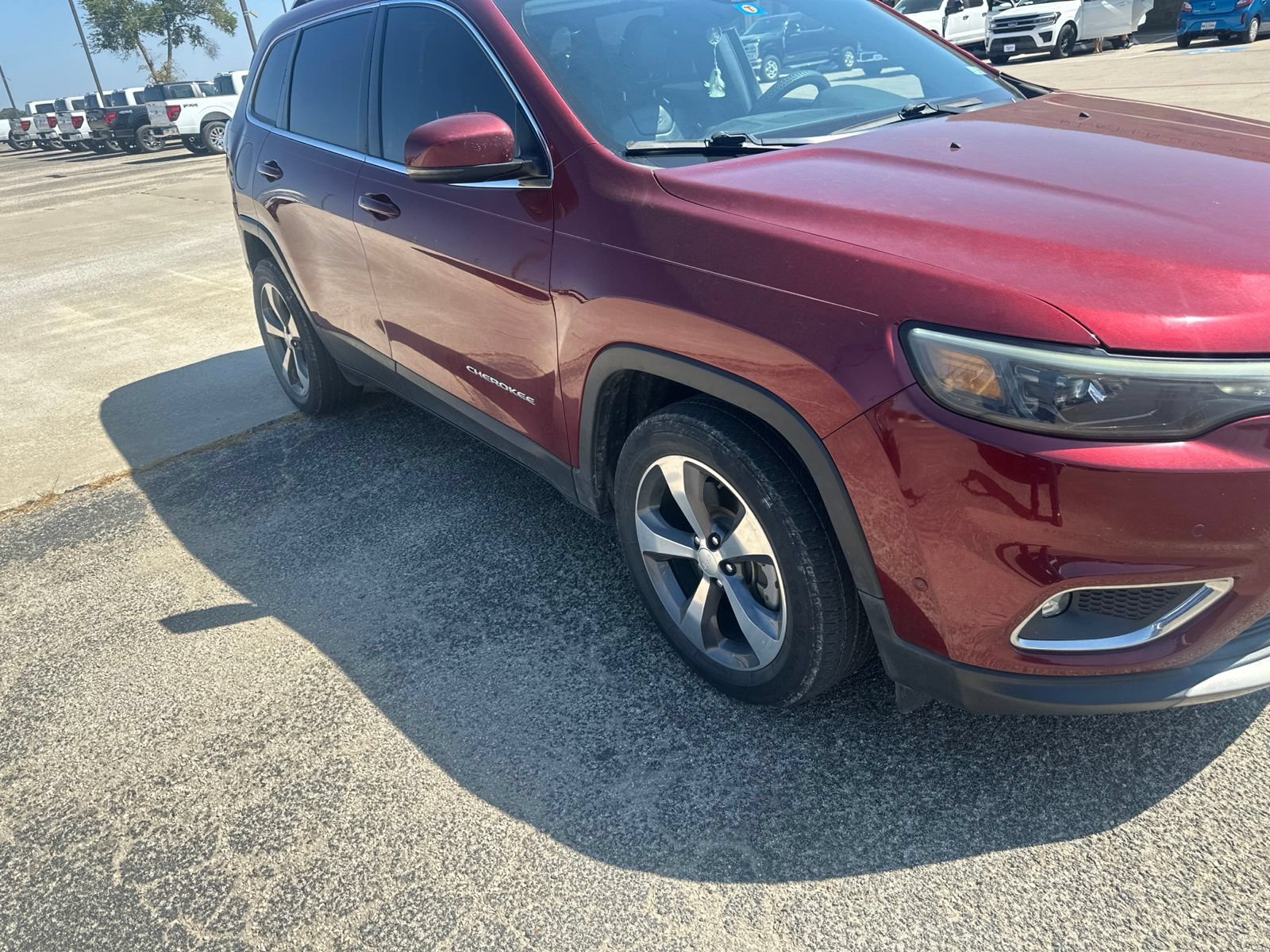 Used 2019 Jeep Cherokee Limited w/ Technology Group FWD image 5