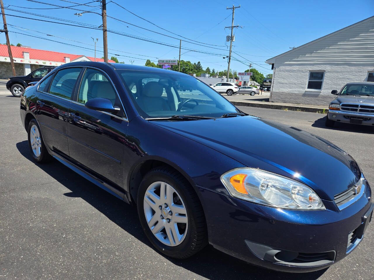 Used 2011 Chevrolet Impala LT w/ Luxury Edition Package FWD image 4