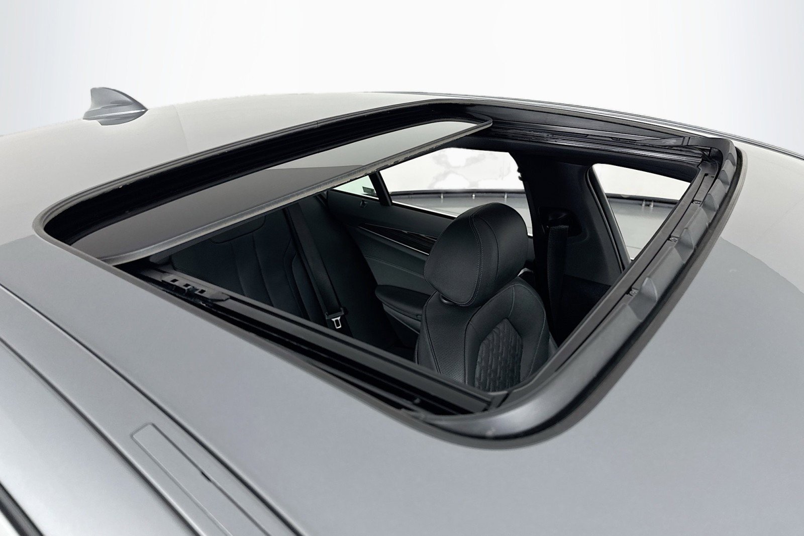 Used 2023 BMW 530i w/ Convenience Package RWD image 21