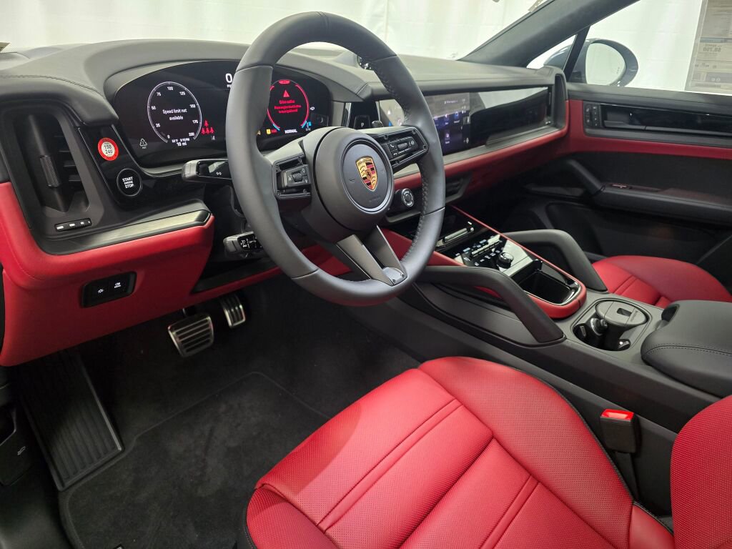 New 2026 Porsche Cayenne GTS image 4