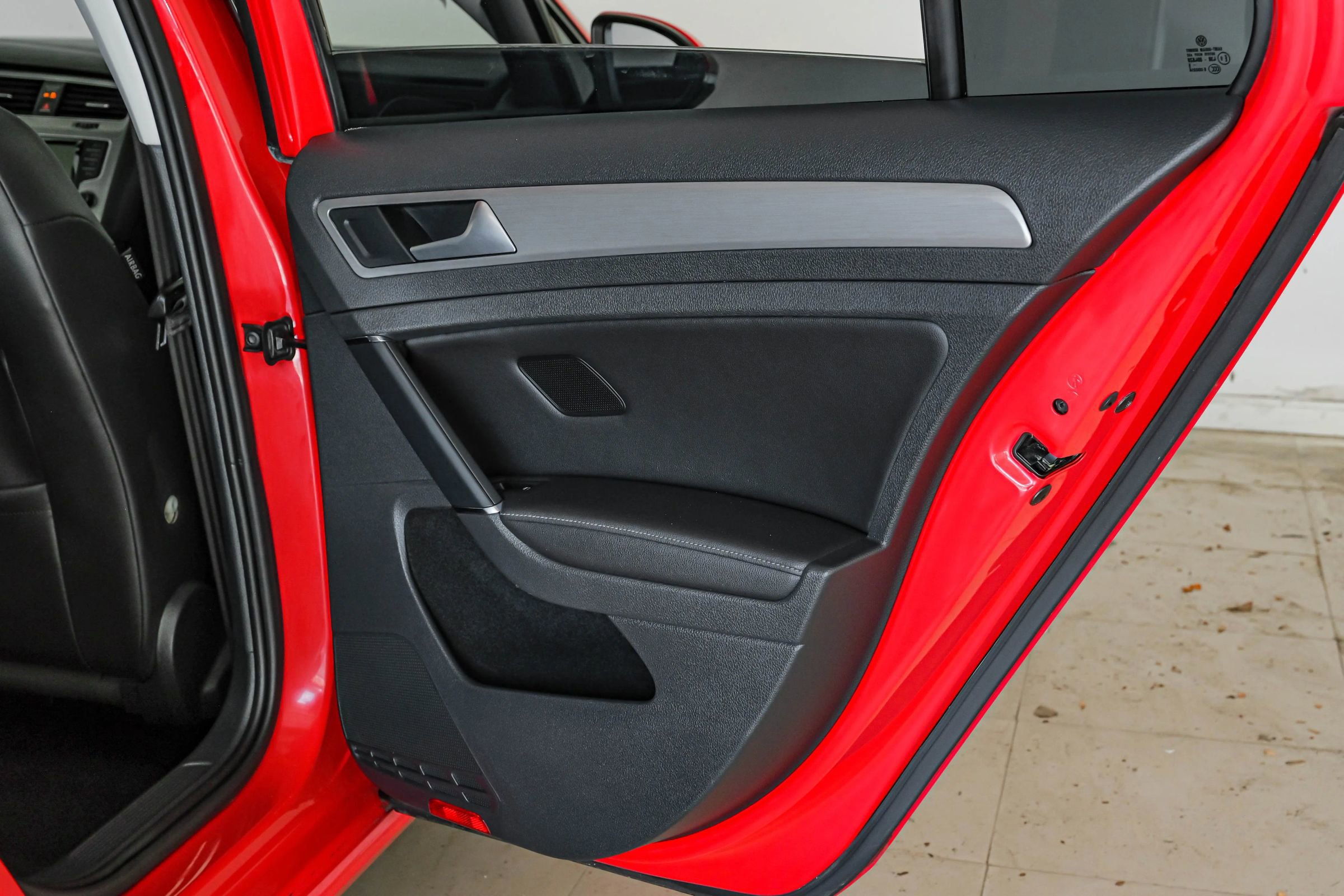 Used 2015 Volkswagen Golf SE image 38