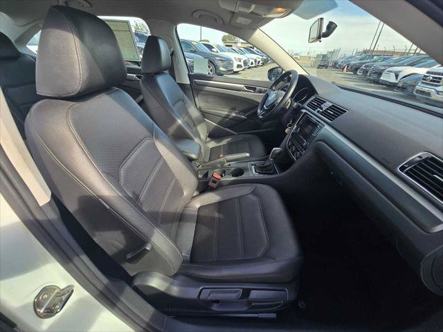 Used 2018 Volkswagen Passat 2.0T R-Line w/ R-Line Lighting Package FWD image 10