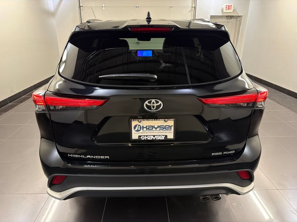 Used 2023 Toyota Highlander XSE AWD/4WD image 5