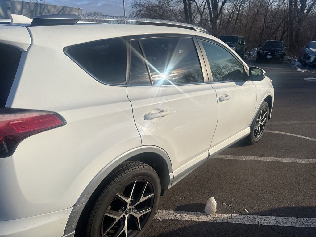 Used 2016 Toyota RAV4 SE image 13