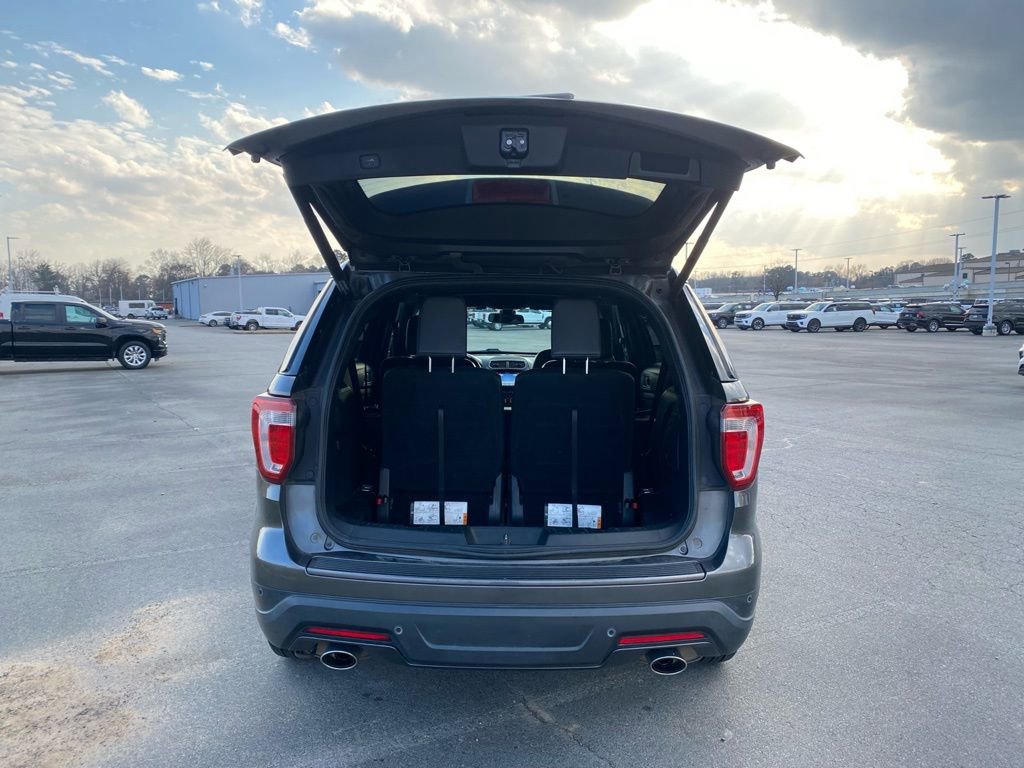 Used 2018 Ford Explorer XLT w/ Equipment Group 202A image 9