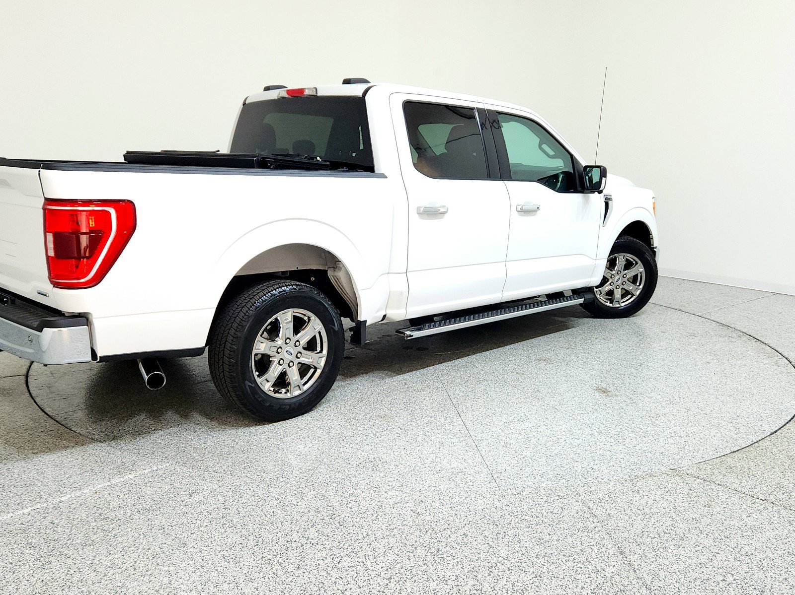 Used 2021 Ford F150 Lariat image 3