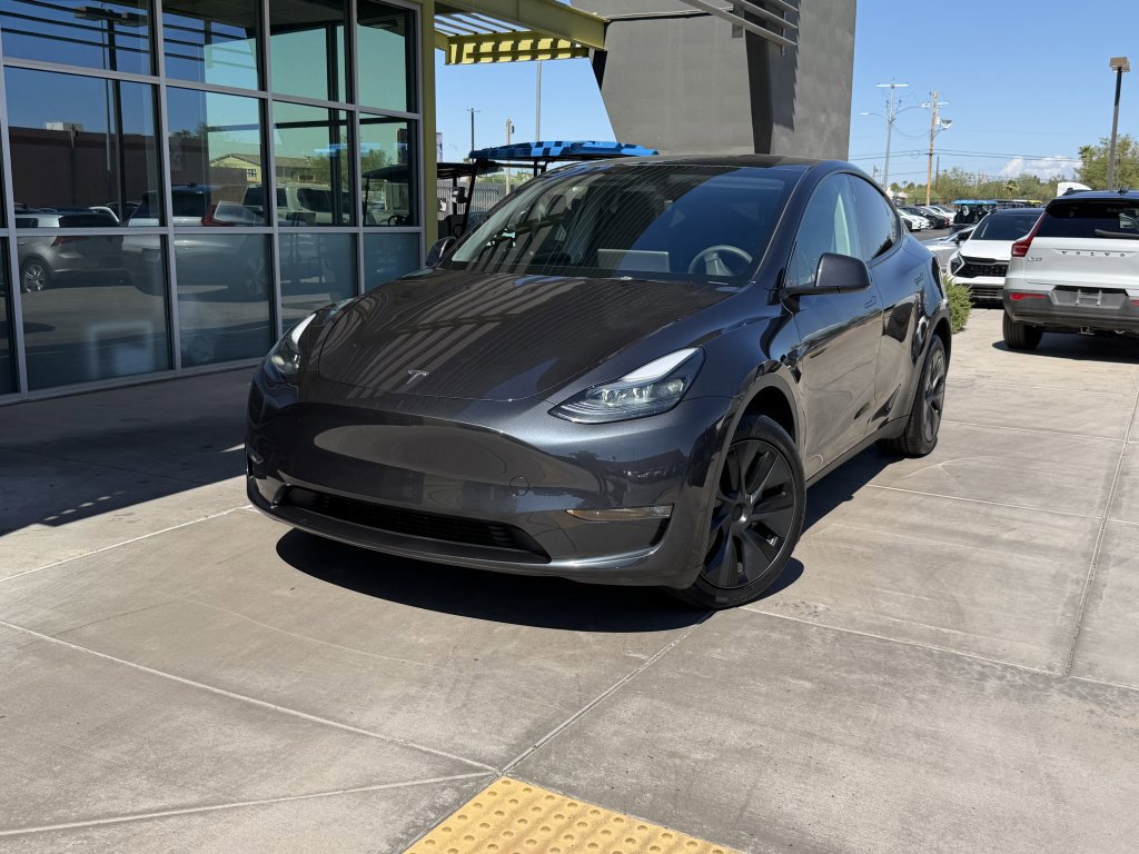 Used 2024 Tesla Model Y Long Range image 2