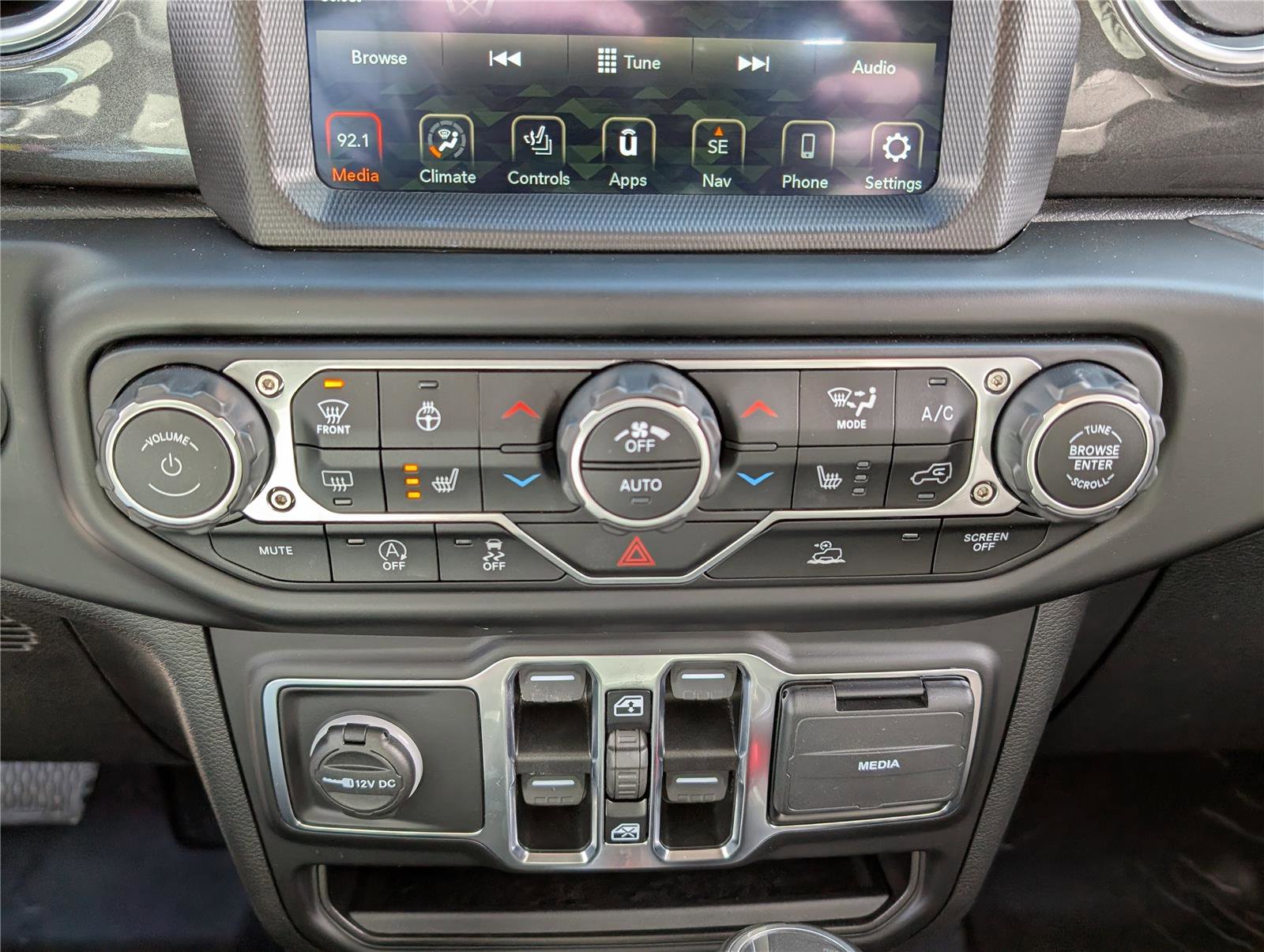 Used 2021 Jeep Wrangler Unlimited Sahara image 24
