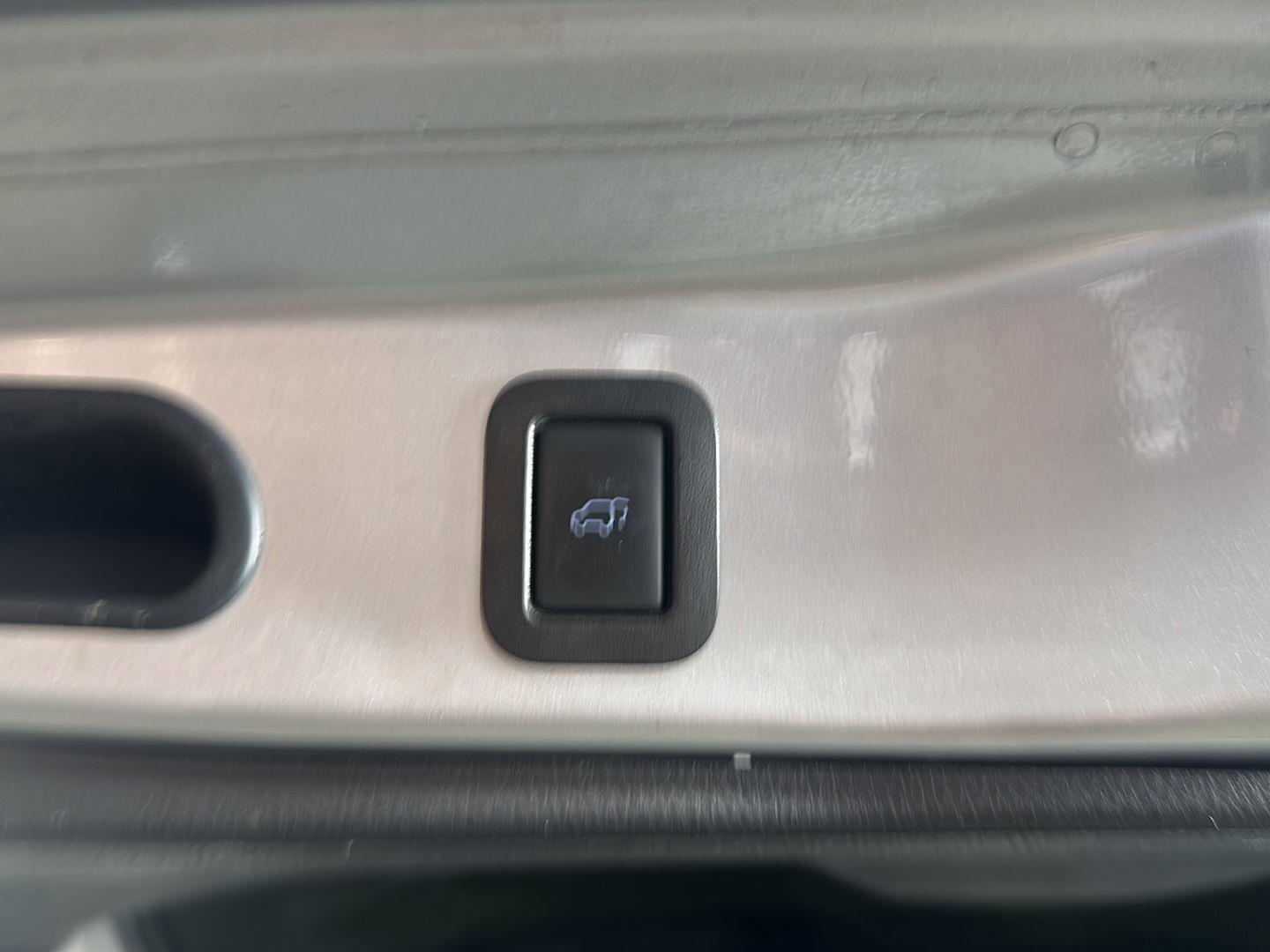 Used 2016 Toyota Highlander XLE FWD image 23