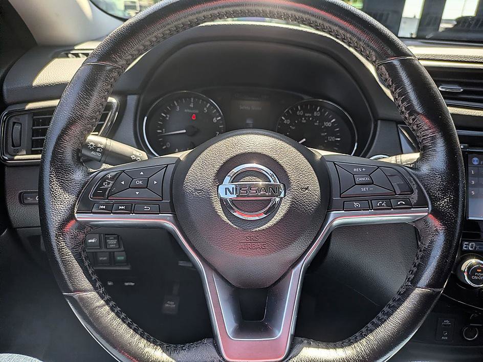Used 2017 Nissan Rogue SV w/ SV Premium Package FWD image 18