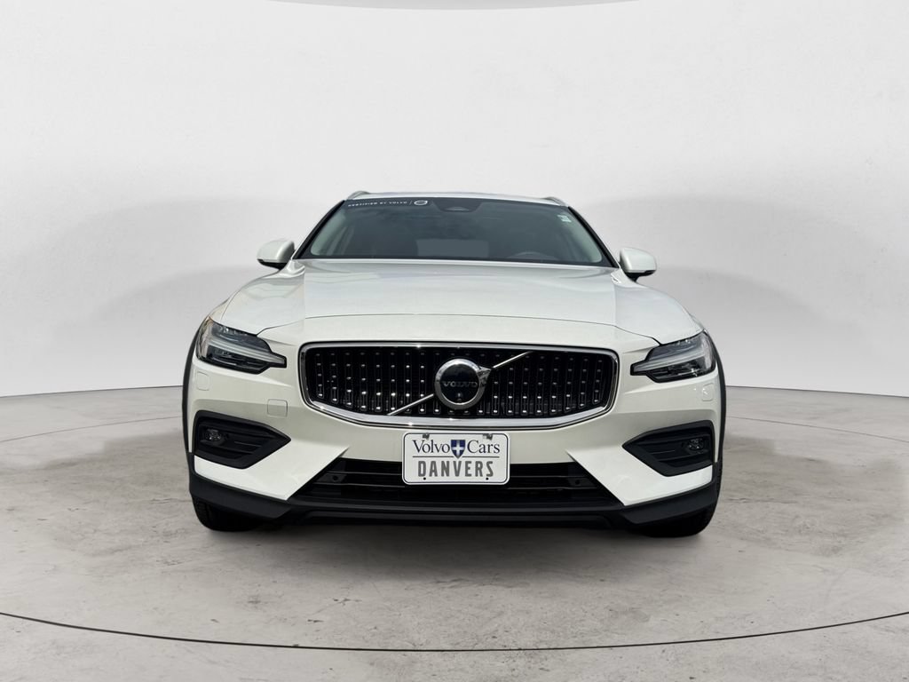 Certified 2025 Volvo V60 B5 Cross Country Plus AWD/4WD image 29