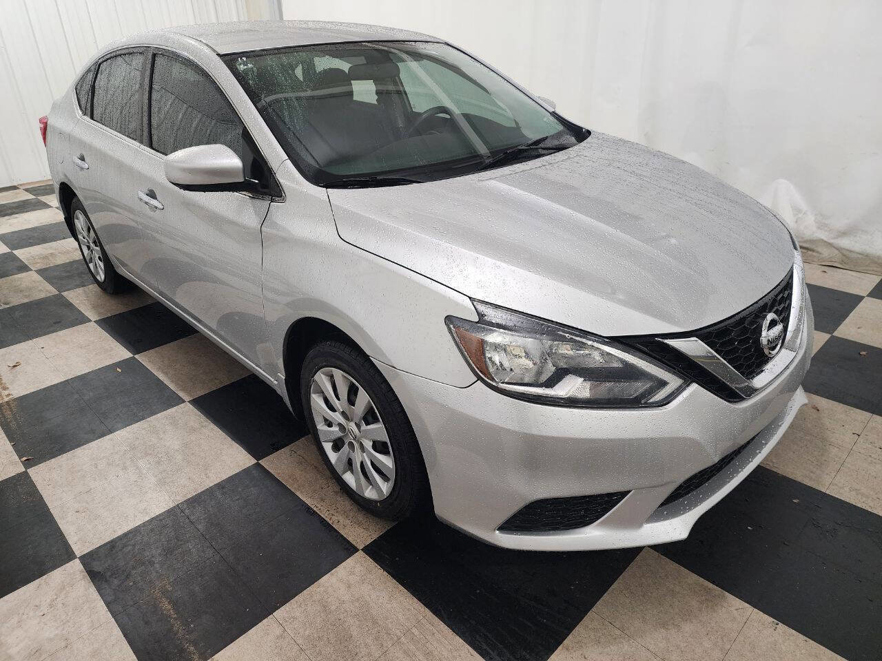 Used 2018 Nissan Sentra S image 4