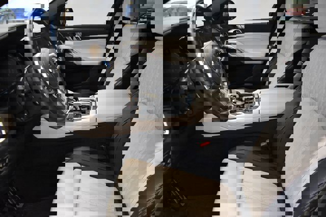 Used 2022 BMW X6 xDrive40i w/ M Sport Package image 24