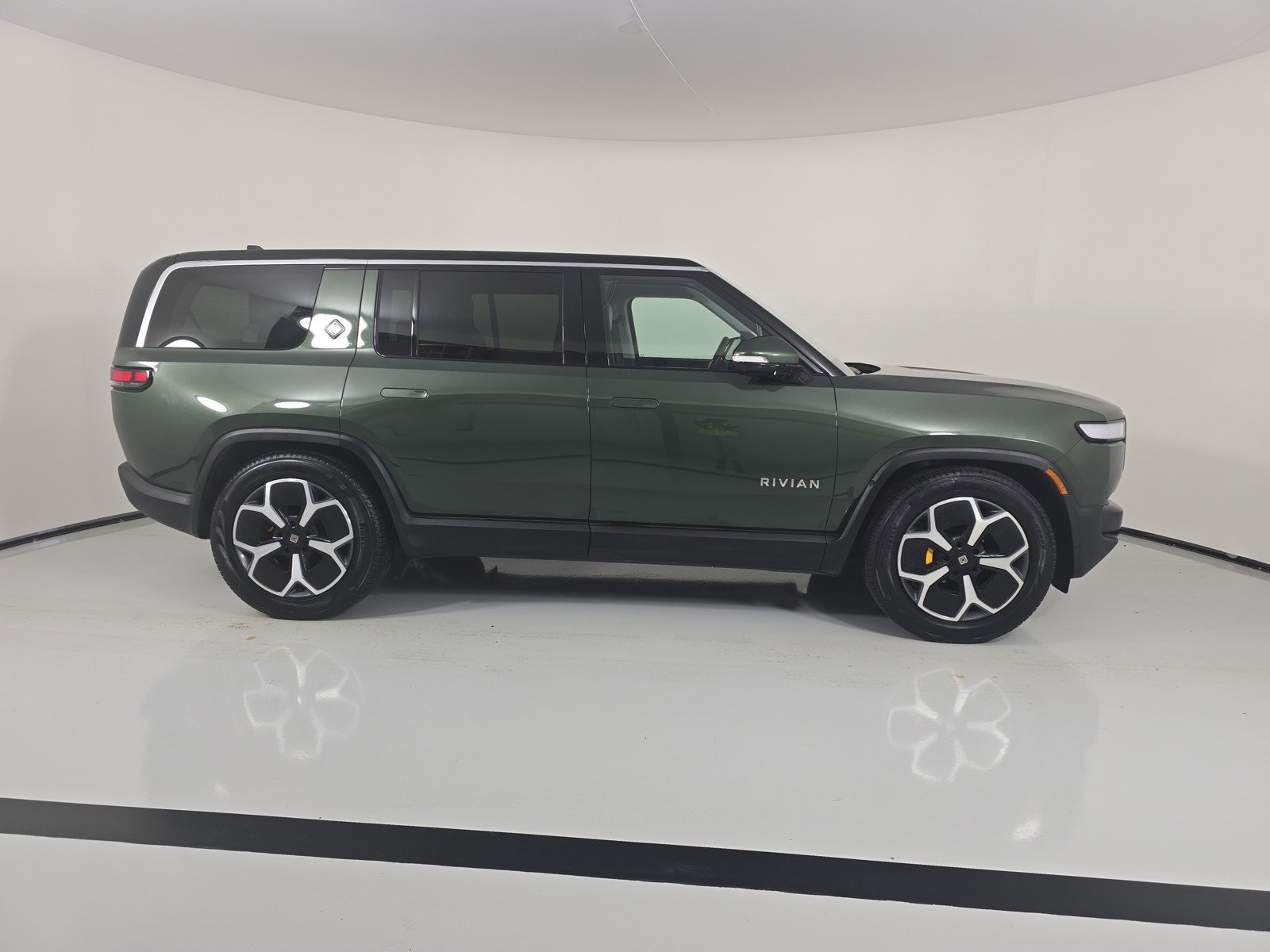 Used 2024 Rivian R1S Adventure image 6