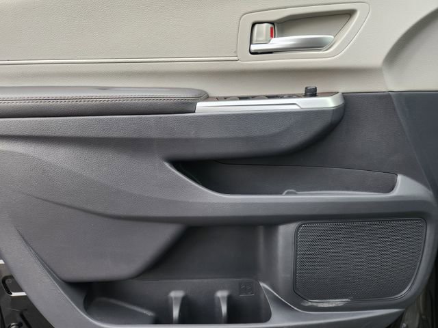 Used 2023 Toyota Sienna XLE FWD image 20