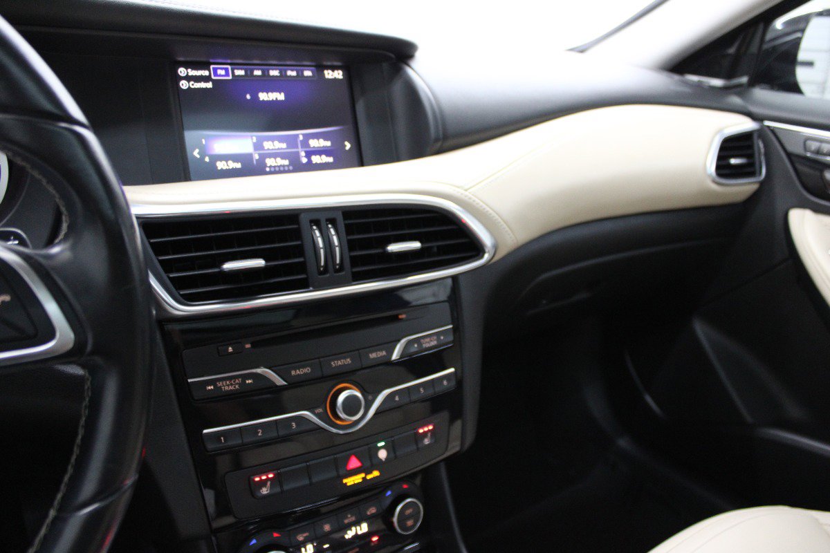 Used 2017 INFINITI QX30 Premium FWD image 24