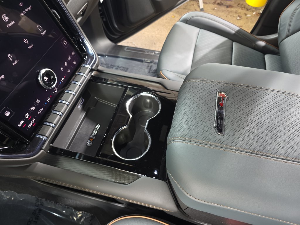 New 2026 GMC Yukon XL AT4 w/ AT4 Premium Plus Package AWD/4WD image 24