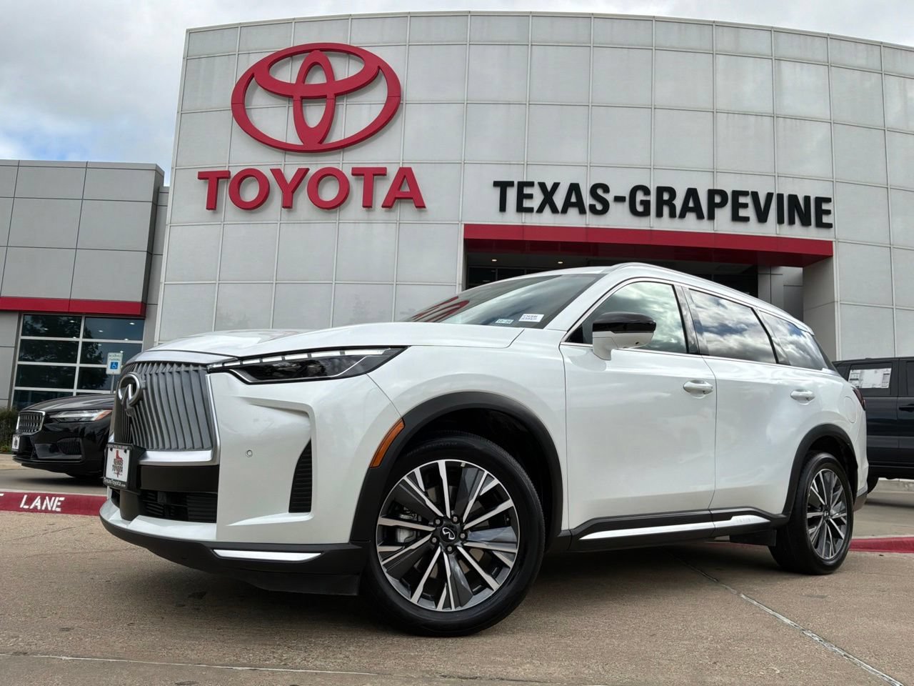 Used 2026 INFINITI QX60 Luxe AWD/4WD image 2