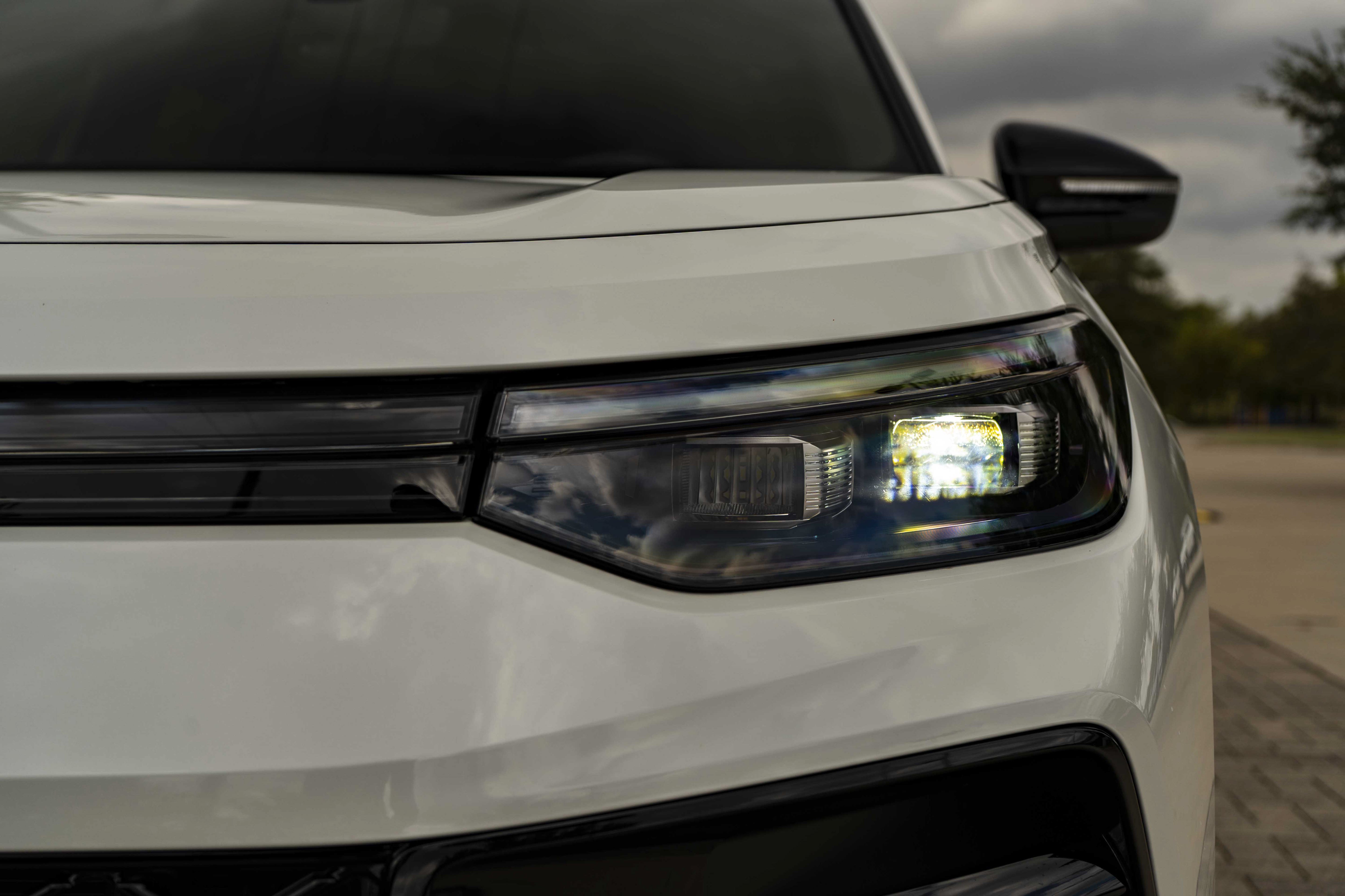 Certified 2026 Volkswagen Tiguan SE R-Line FWD image 10