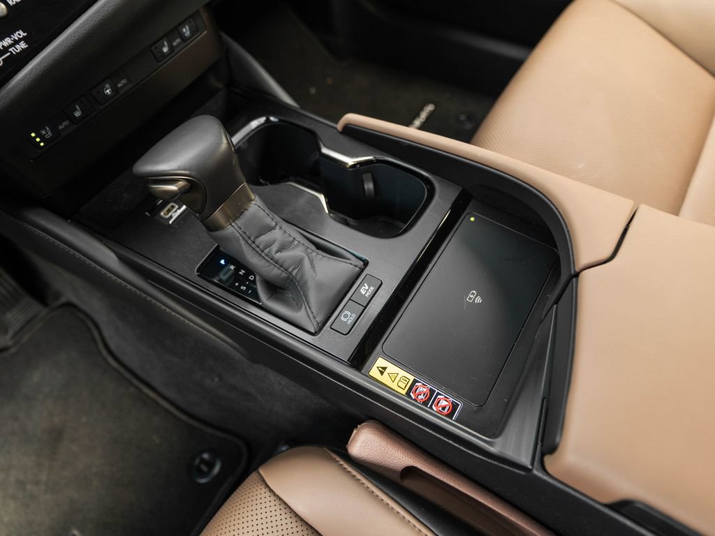 Used 2025 Lexus ES 300h w/ Premium Package FWD image 24