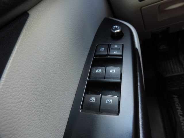 Used 2019 Toyota Highlander Plus FWD image 29