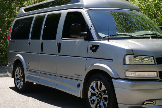 Used 2025 Chevrolet Express 2500 w/ Driver Convenience Package image 58