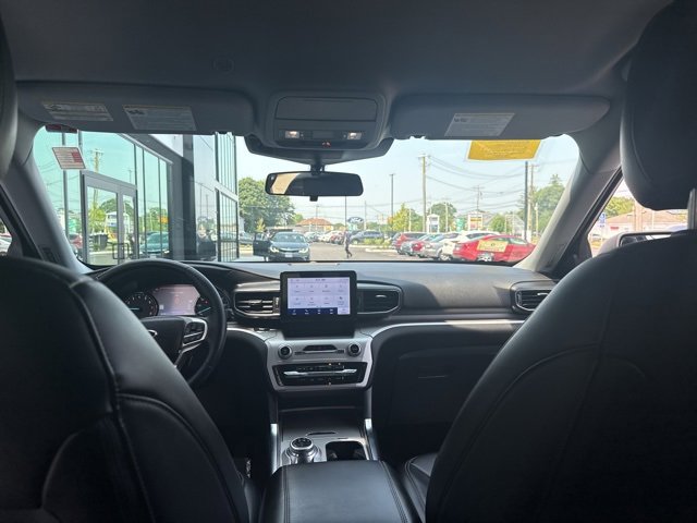 Used 2022 Ford Explorer XLT w/ Equipment Group 202A image 13