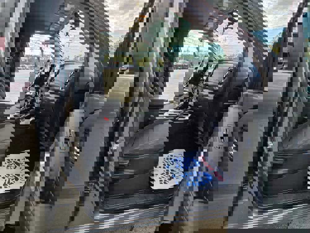 Used 2023 Nissan Frontier SV image 12