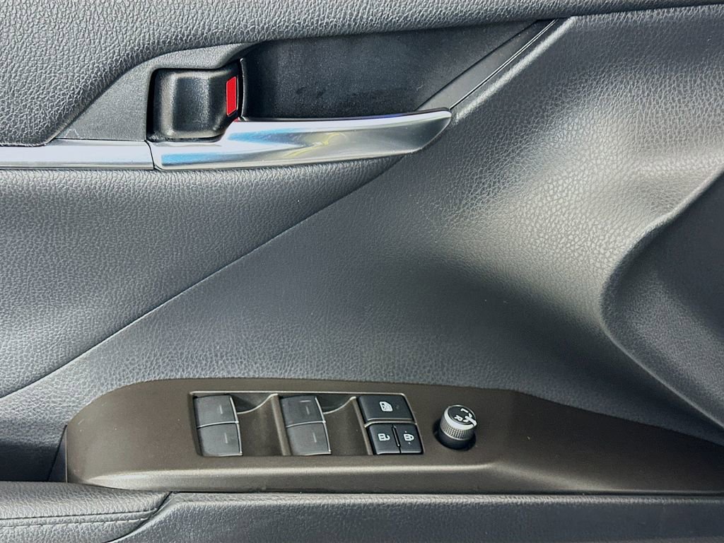 Used 2021 Toyota Camry XLE FWD image 17