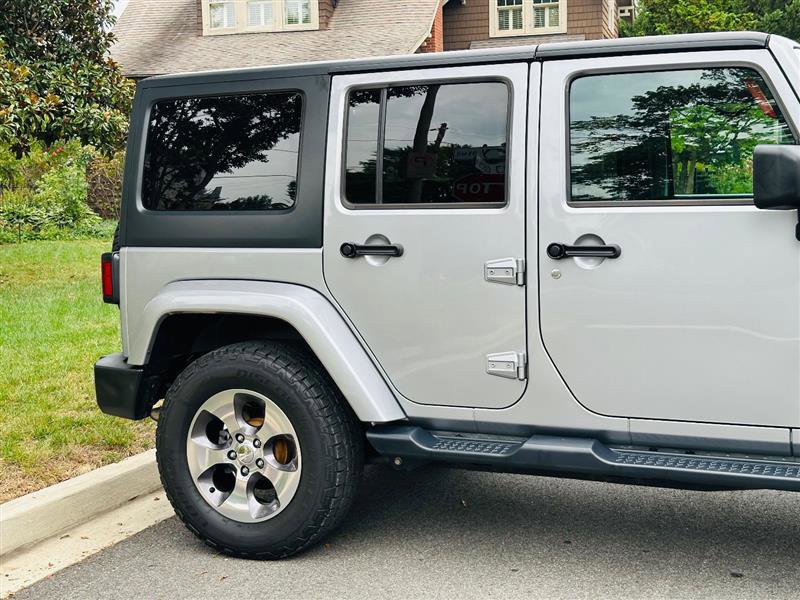 Used 2018 Jeep Wrangler Unlimited Sahara w/ Connectivity Group image 9