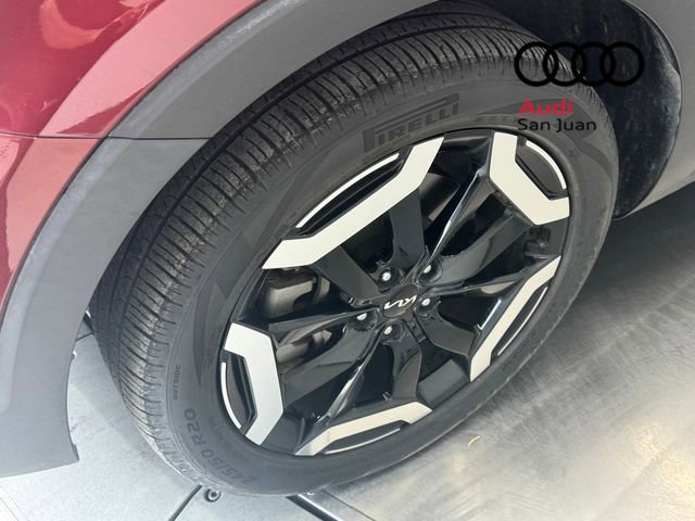 Used 2023 Kia Telluride EX w/ EX Captain's Chair Package FWD image 5