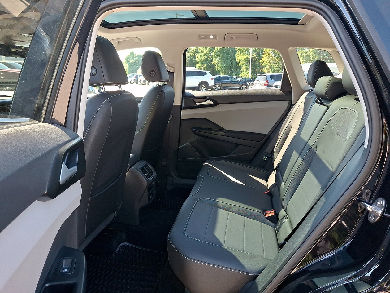 Certified 2023 Volkswagen Taos SE w/ Panoramic Sunroof Package FWD image 10