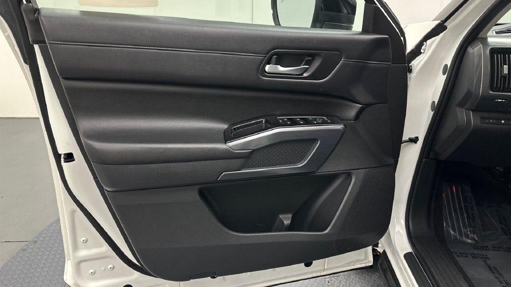 Certified 2023 Nissan Pathfinder SL w/ SL Premium Package AWD/4WD image 16