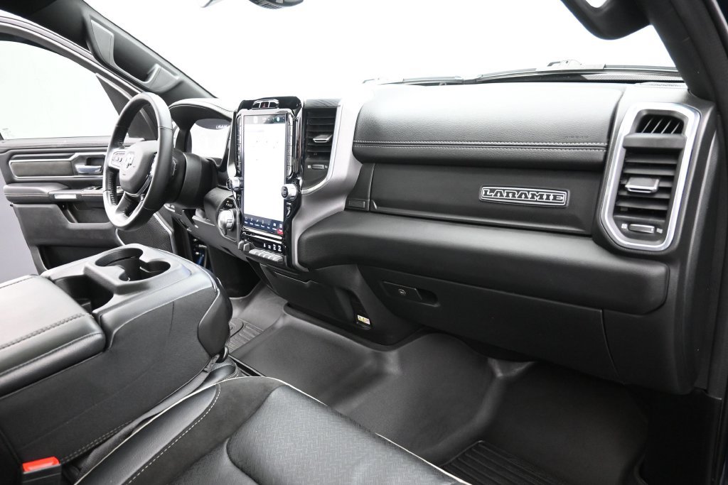 Used 2023 RAM 1500 Laramie AWD/4WD image 3