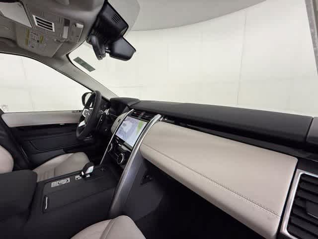 New 2026 Land Rover Discovery S AWD/4WD image 32