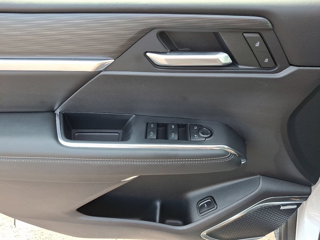Certified 2025 GMC Acadia Elevation AWD/4WD image 13