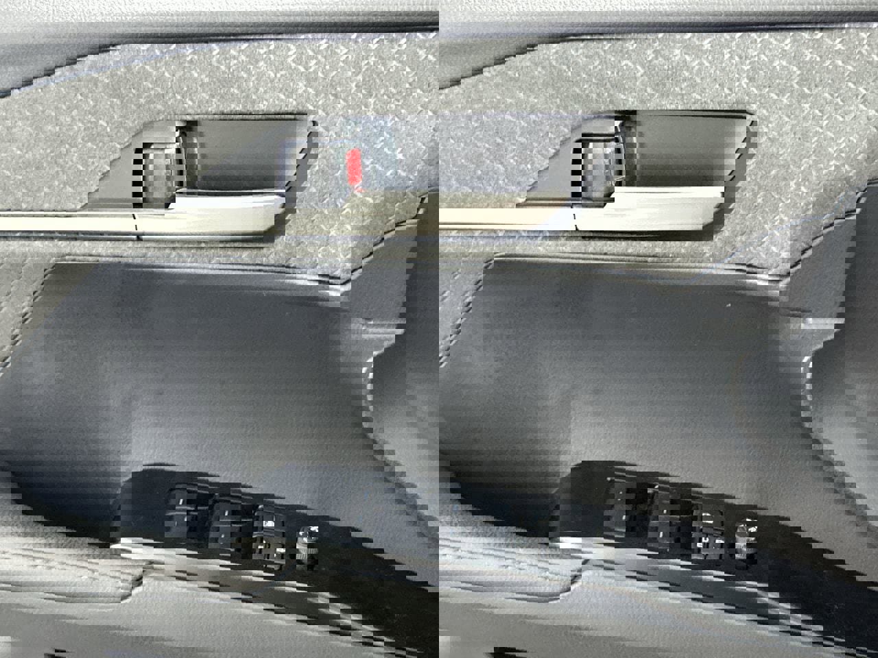 Used 2025 Toyota Camry XLE image 18